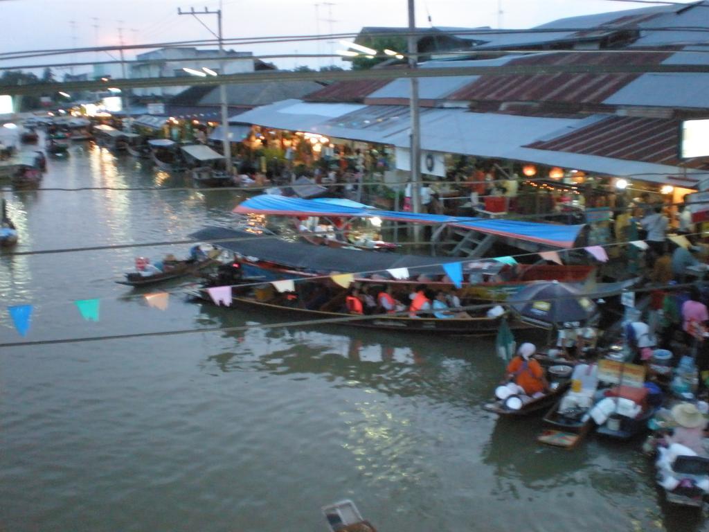 Nr Homestay Amphawa Extérieur photo